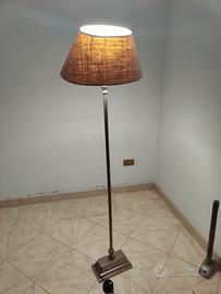 lampada con base in argento 