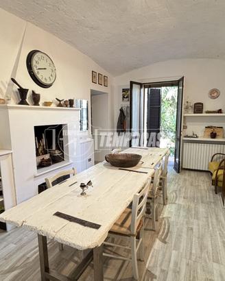 5 LOCALI CON BOX IN RESIDENCE