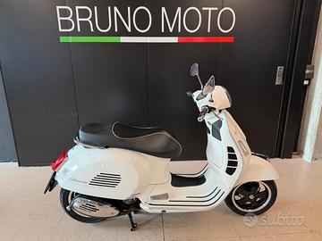 Vespa GTS 300 SUPER