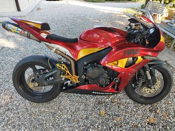 Honda cbr 600 rr pronto pista