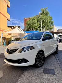 Lancia Ypsilon 1.0 FireFly 5 porte S&S Hybrid Silv