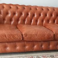 Divano Chesterfield tre posti 