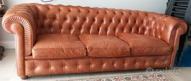 Divano Chesterfield tre posti 