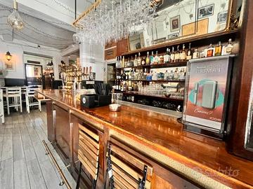 Attività / Licenza di 130 m² con 1 locale a Bologn