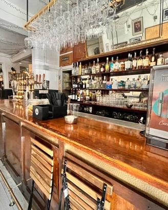 Attività / Licenza di 130 m² con 1 locale a Bologn