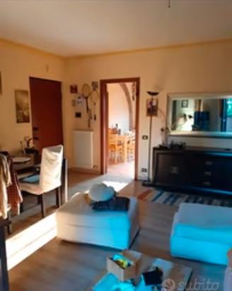 Ampia stanza con bagno privato