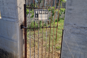 Casa da rifinire con annesso terreno recintato