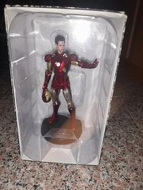 action figure di iron man 
