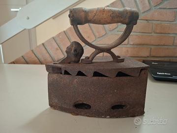 Ferro da stiro antico