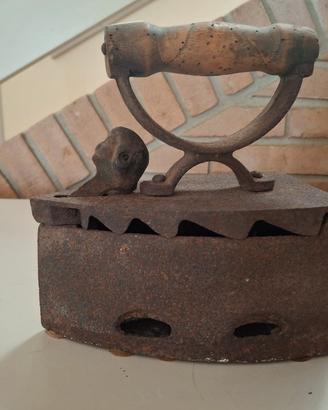 Ferro da stiro antico