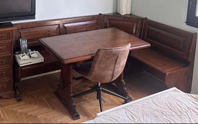 Cassapanca ad angolo con tavolo, in legno massello
