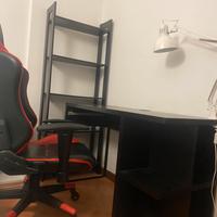 Scrivania IKEA + sedia pc gaming