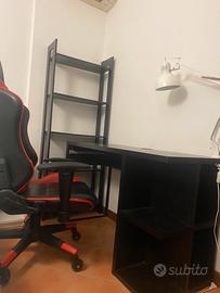 Scrivania IKEA + sedia pc gaming