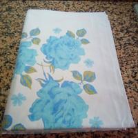 TOVAGLIA CON ROSE BLU