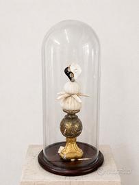 Campana in vetro con composizione di conchiglie
