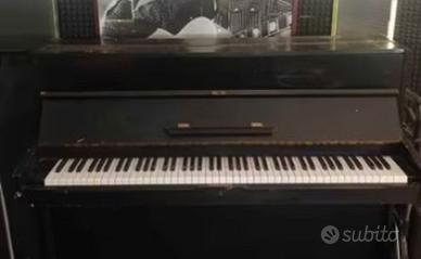 pianoforte verticale nero