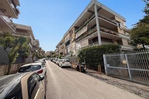 3 LOCALI A NAPOLI