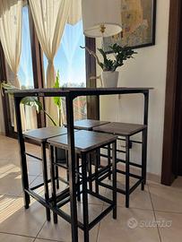 Set tavolo alto con 4 sgabelli