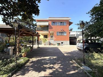 TRIFAMILIARE A LA LOGGIA