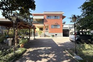 TRIFAMILIARE A LA LOGGIA