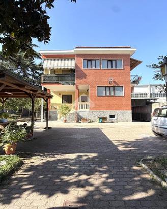 TRIFAMILIARE A LA LOGGIA