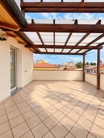Duplex in zona Clinica con giardino e terrazze