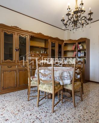 VENDITA AMPIO TRILOCALE IN ZONA SERVITA
