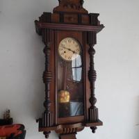 antico orologio a pendolo