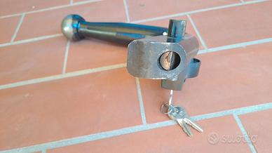 Gancio di traino removibile con chiavi per auto