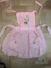 Grembiule da Cucina Vintage Rosa Confetto Ricamato