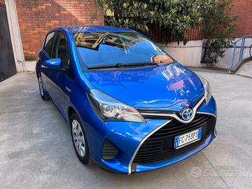 TOYOTA Yaris 1.5 Hybrid 5 porte Style con bolli