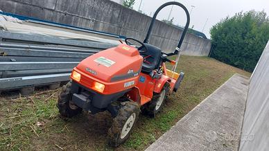 Kubota aste a22 completo di attrezzi 