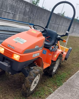 Kubota aste a22 completo di attrezzi 