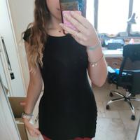 Maglietta nera attillata con spacco laterale 🖤