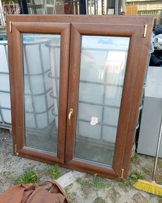 finestra a 2 ante in pvc