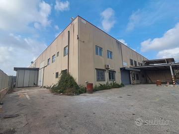 Targia:capannone di mq 570 con area circostante