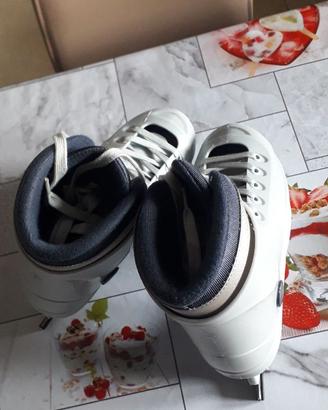 Pattini per pattinare sul ghiaccio