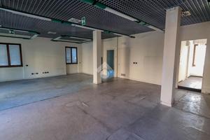 NEGOZIO A SIRTORI
