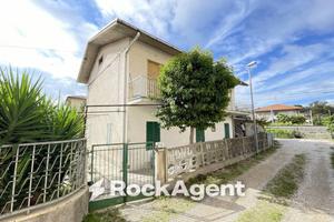 Casa indipendente di 170 m² con 4 locali e box aut