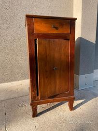 Mobiletto vintage in legno