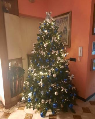 Albero di Natale di 210 cm.