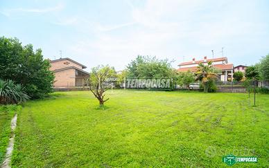 TERRENO EDIFICABILE CON AREA INDUSTRIALE ANNESSA