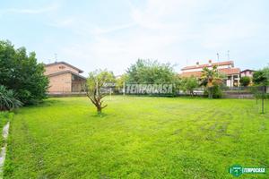 TERRENO EDIFICABILE CON AREA INDUSTRIALE ANNESSA