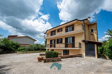 Villa di 300 m² con più di 5 locali a Zagarolo