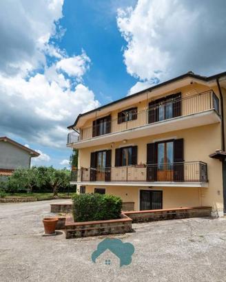 Villa di 300 m² con più di 5 locali a Zagarolo