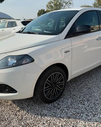 Lancia Ypsilon 1.0 FireFly 5 porte S&S Hybrid Gold