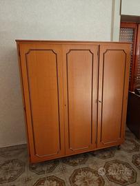 Armadio in legno massello