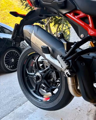 Akrapovič full Race multistrada v4 pikes peak 2025