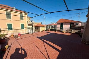 Spotorno si propone quadrilocale con terrazzo