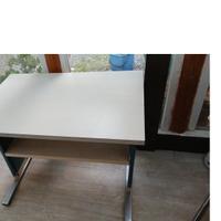 Scrivania struttura in metallo un ripiano Cm 100 X